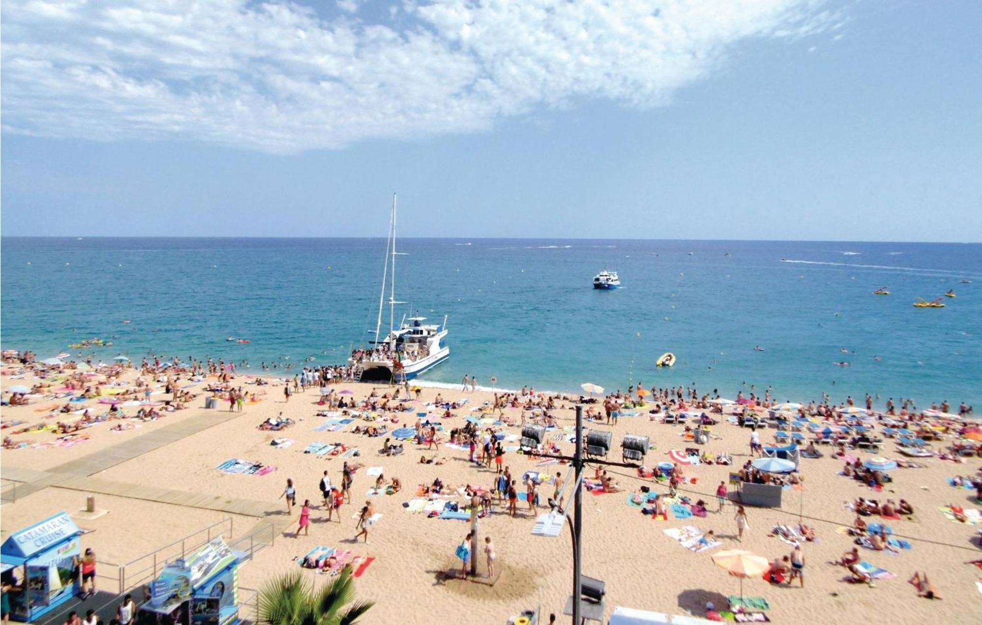 Nice apartment in Lloret de Mar with 3 Bedrooms&WiFi Buitenkant foto